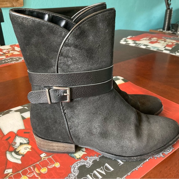 Softwaves suede leather nwot western inspired boot - Picture 3 of 3